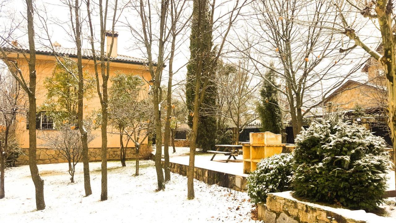 Casa Rural El Trepador Azul Futbolin Barbacoa 8 Personas Becerril de la Sierra Exterior photo